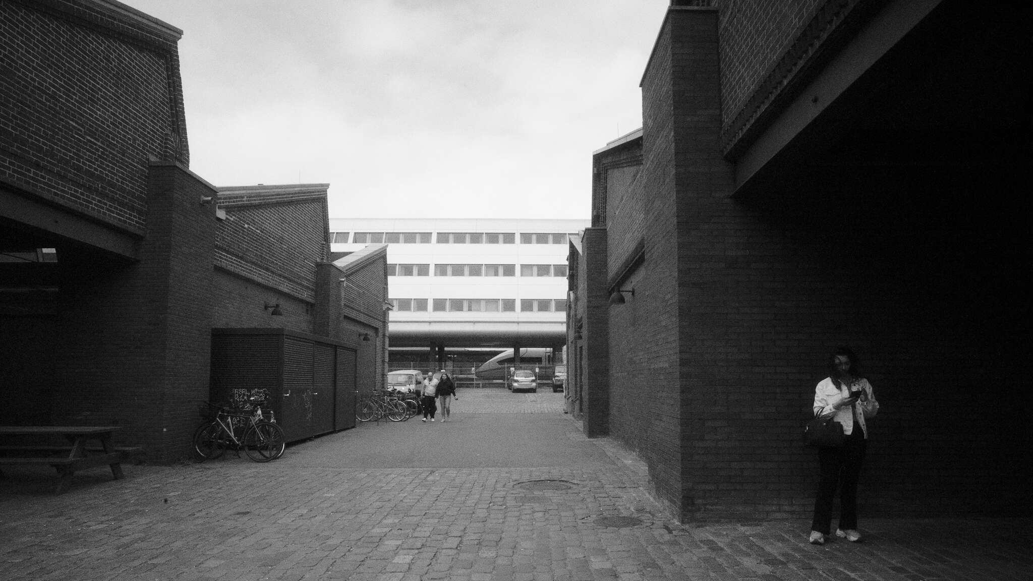 r-04.jpg