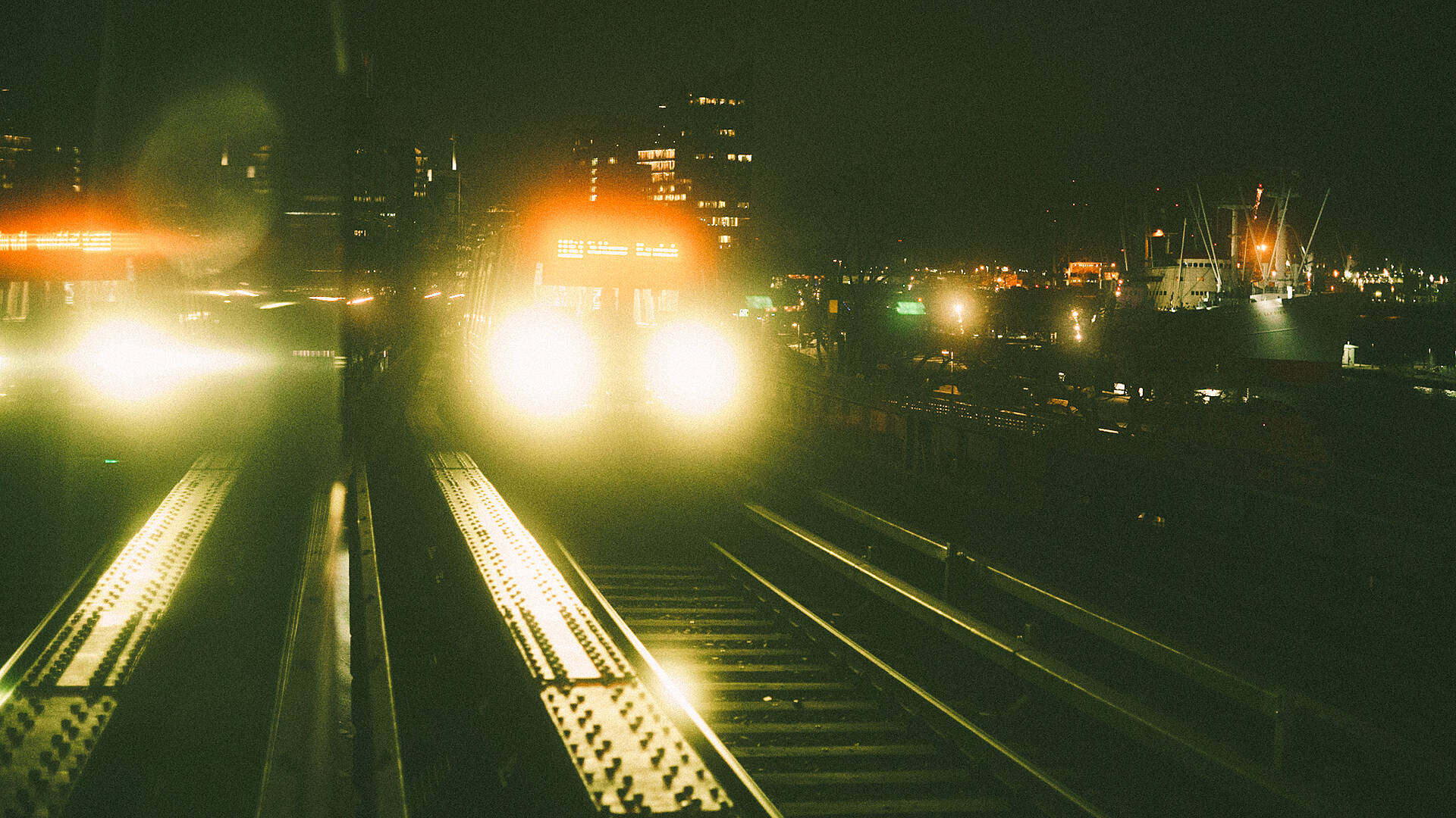 r-16.jpg