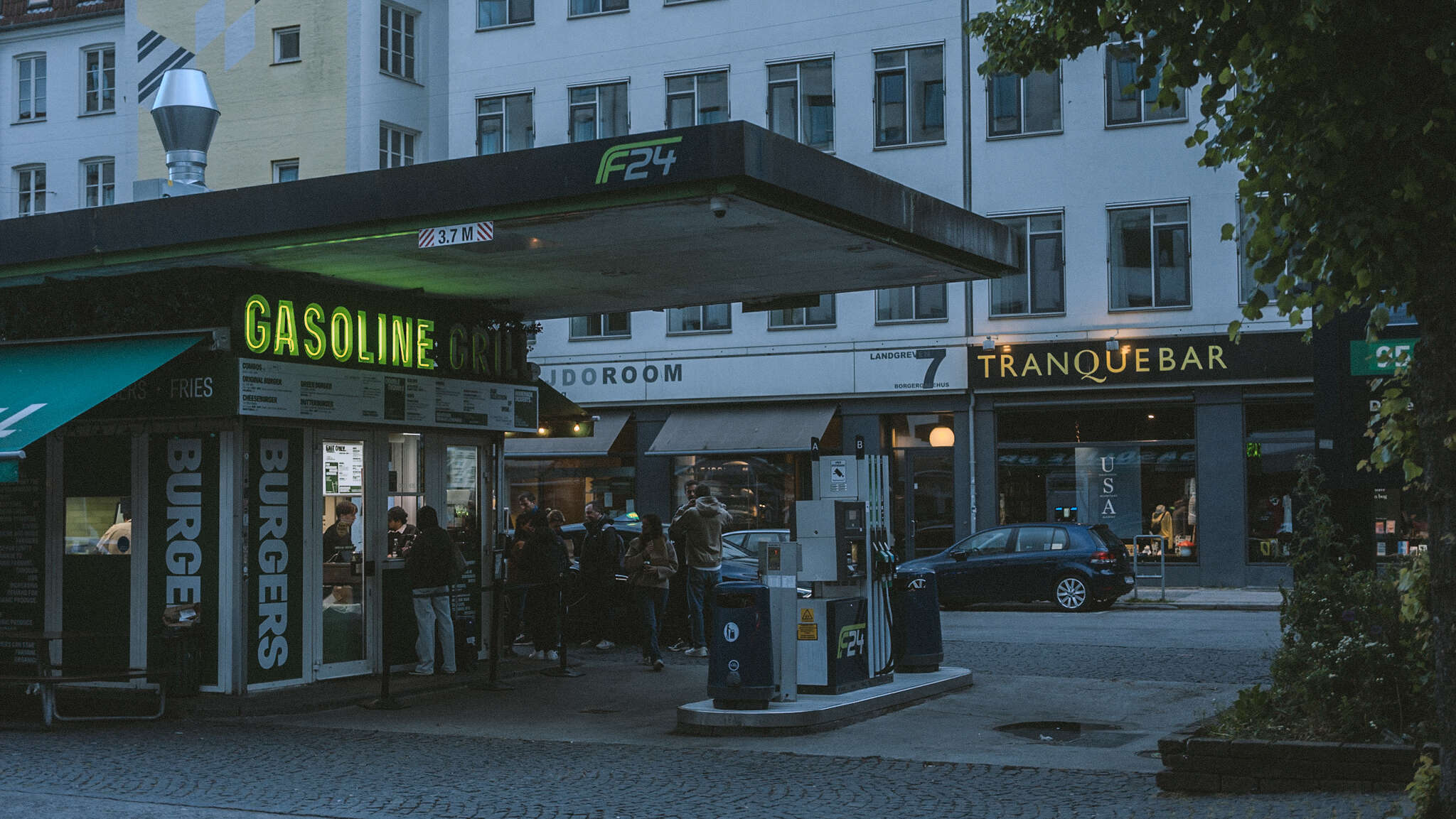 A7404259.jpg