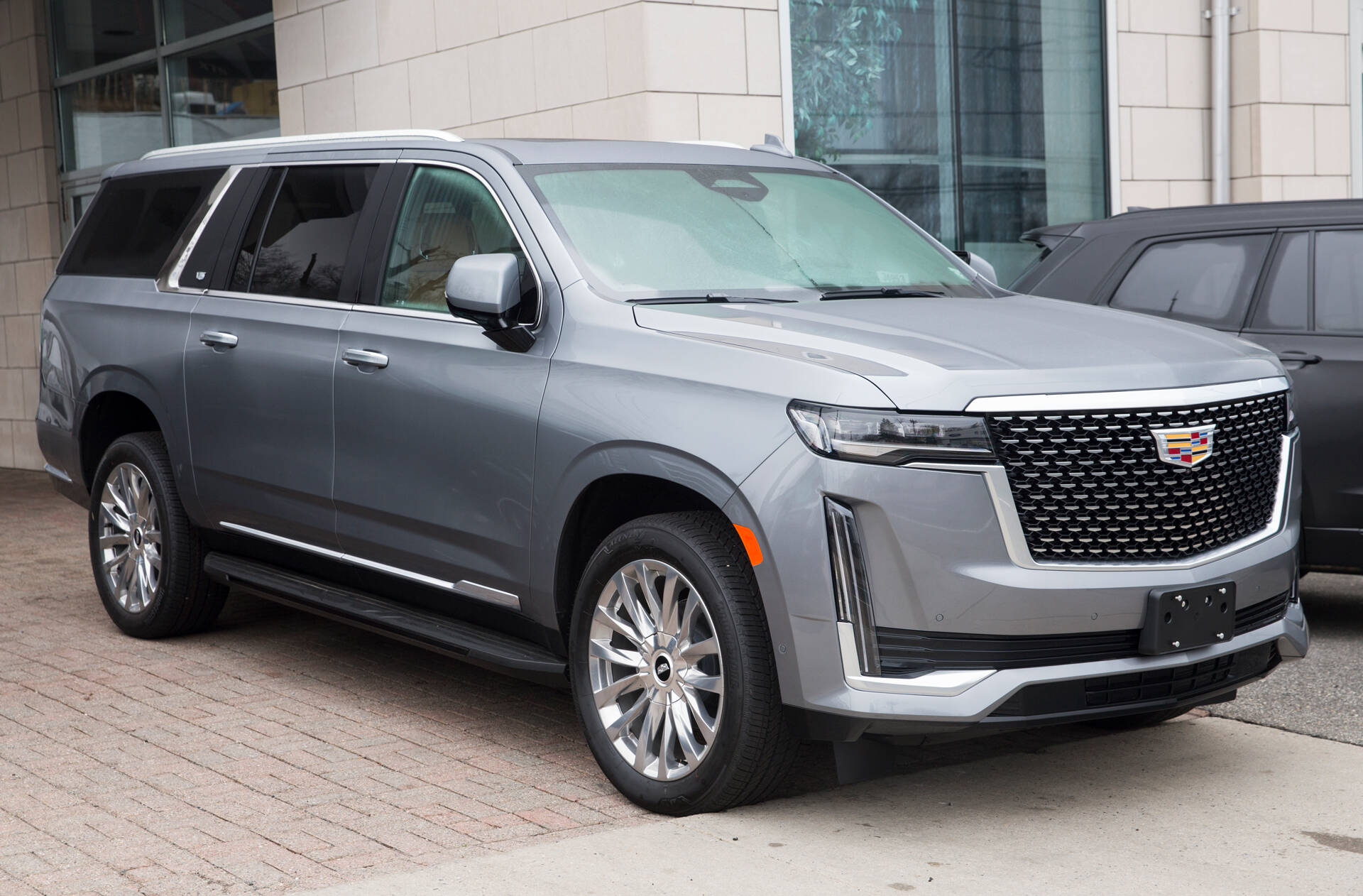 2021_Cadillac_Escalade_ESV_4WD_Premium_Luxury_in_Satin_Steel_Metallic,_front_right.jpg