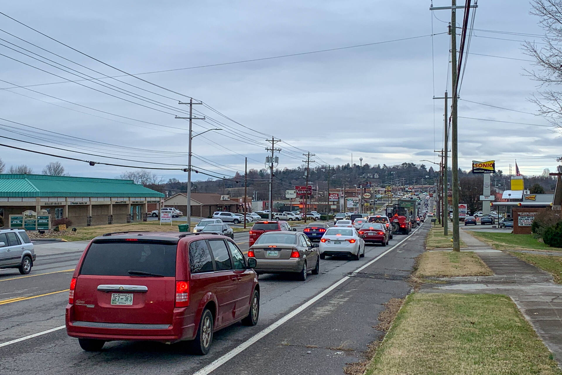 Traffic_congestion_-_US_11E_-_Morristown,_TN.jpg