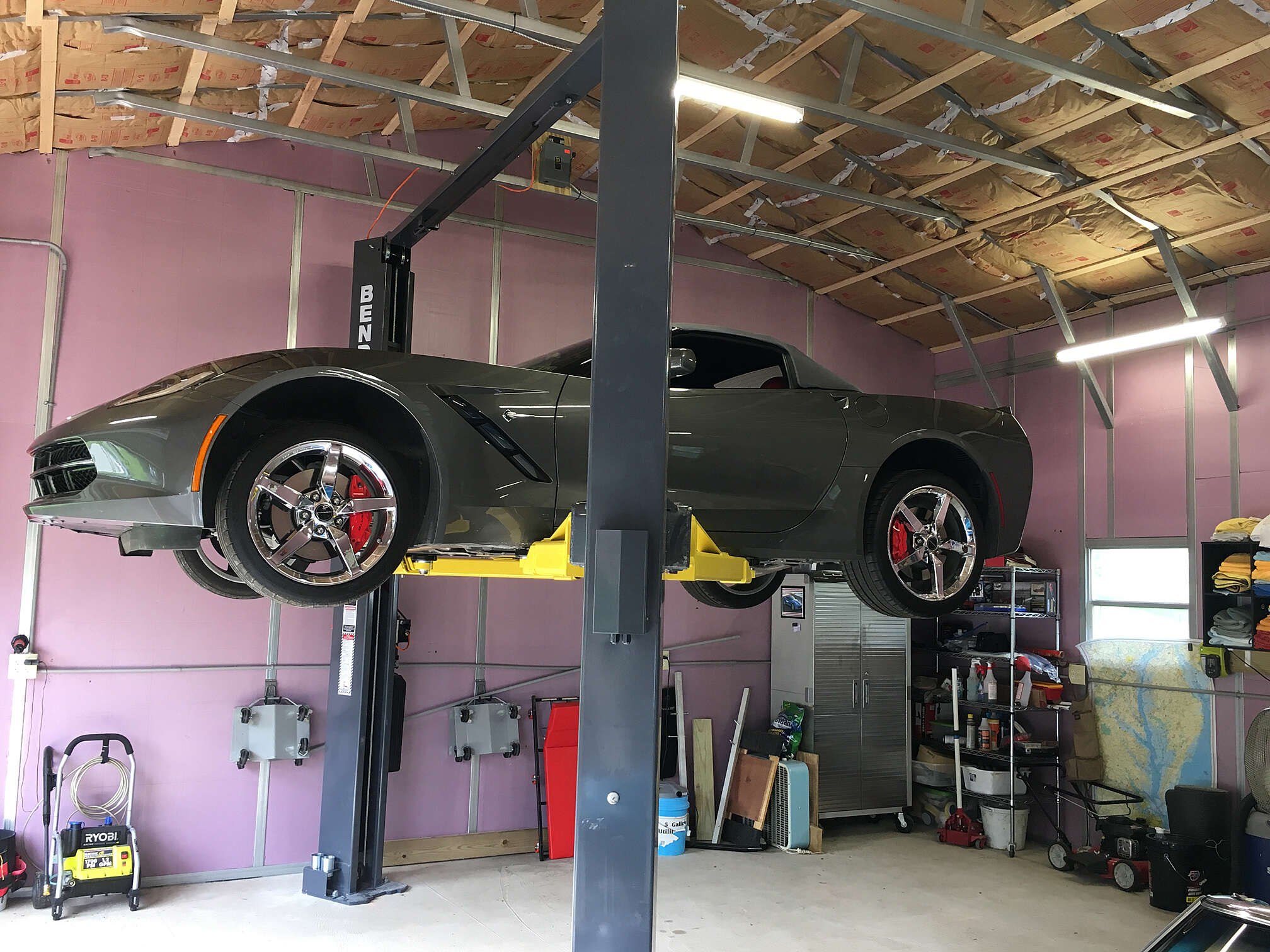 Vette-On-Lift-(1).JPG