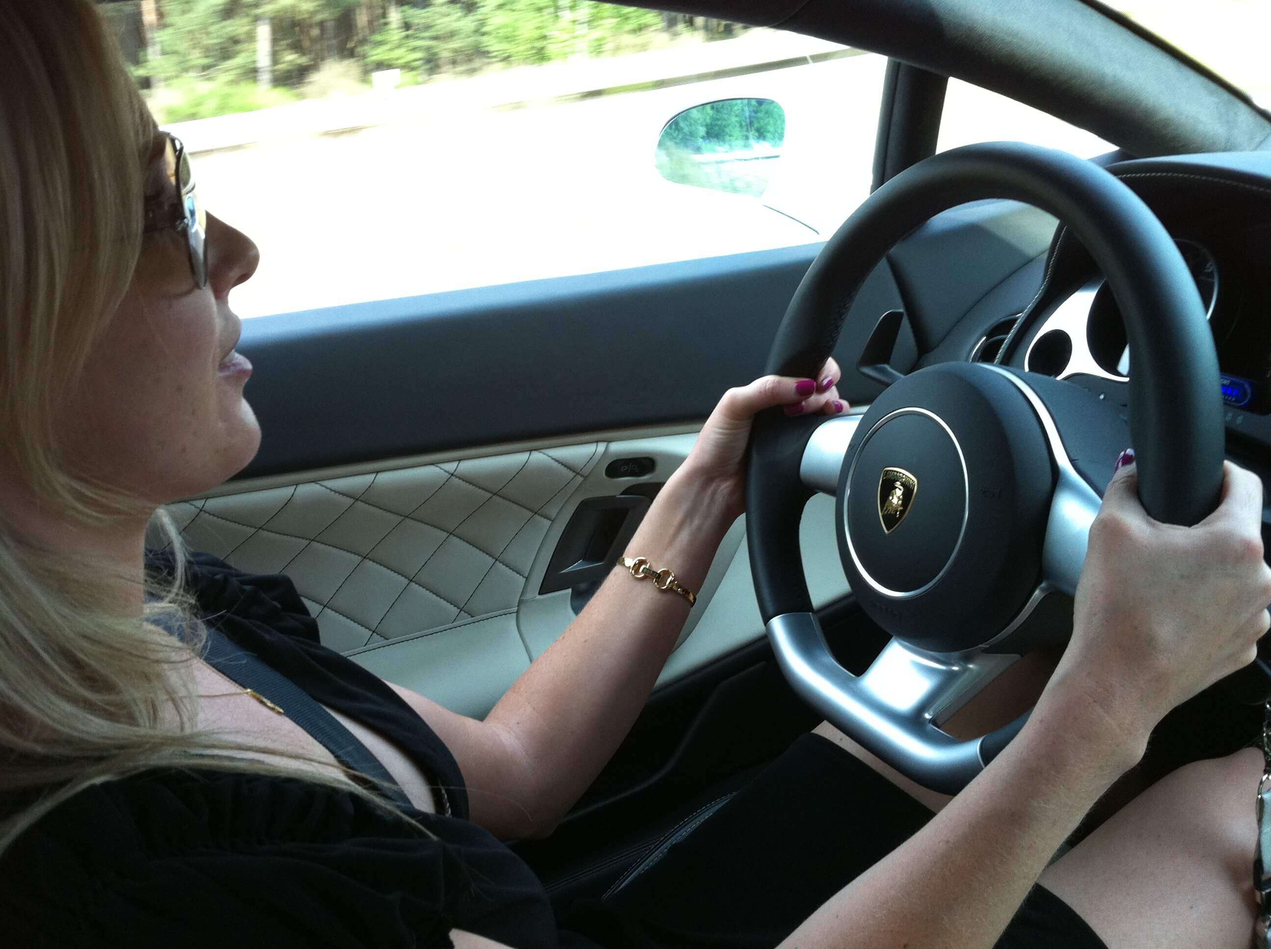 jamie-driving-lamborghini.JPG