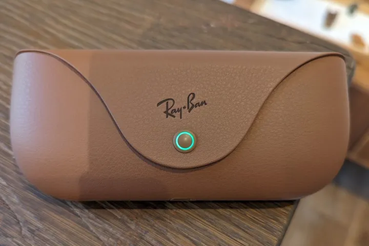 The-Ray-Ban-Meta-smart-glasses-come-with-a-charging-case.jpg copy.png