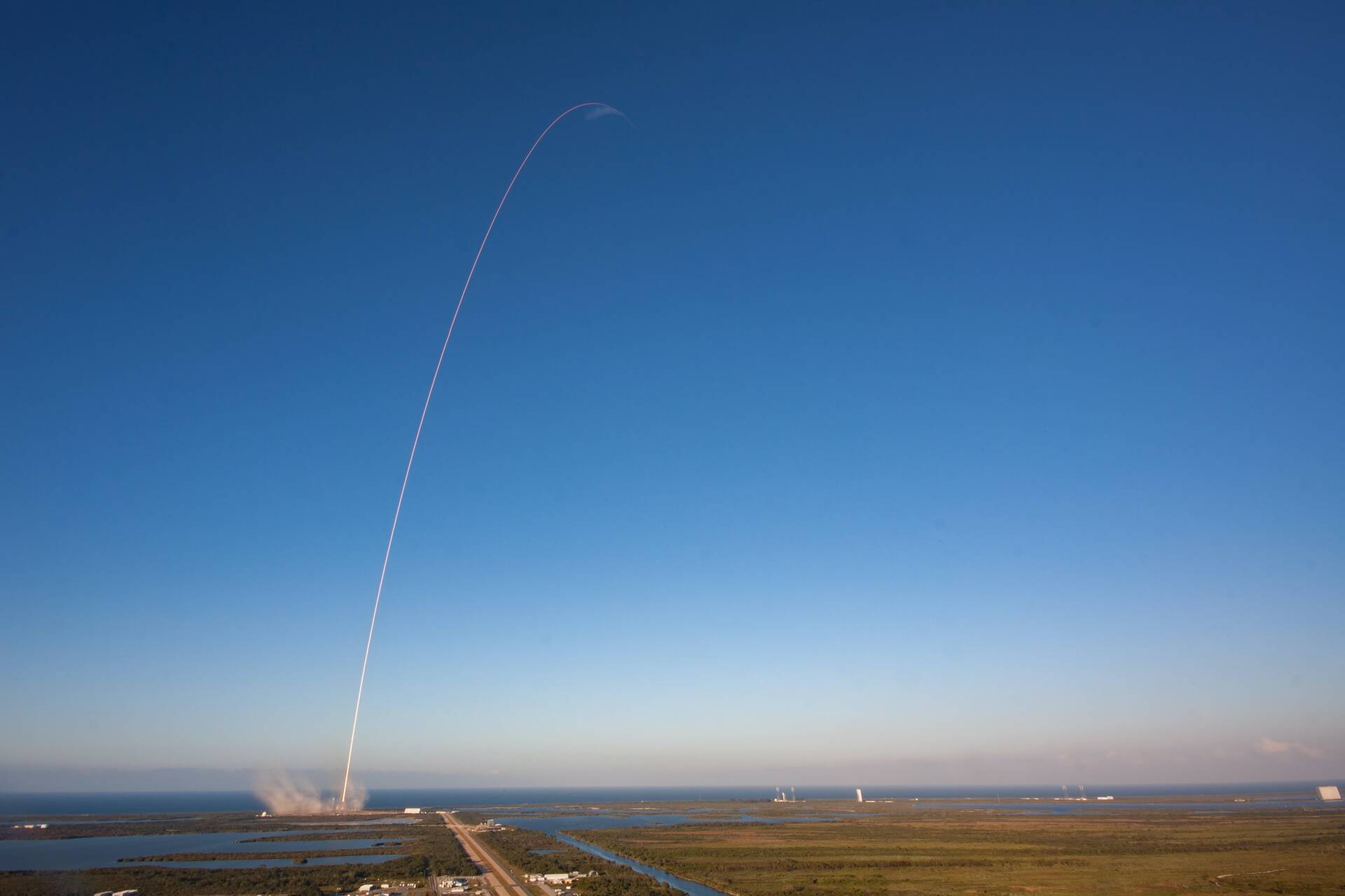 spacex-XRAmDxBQy_Q-unsplash.jpg