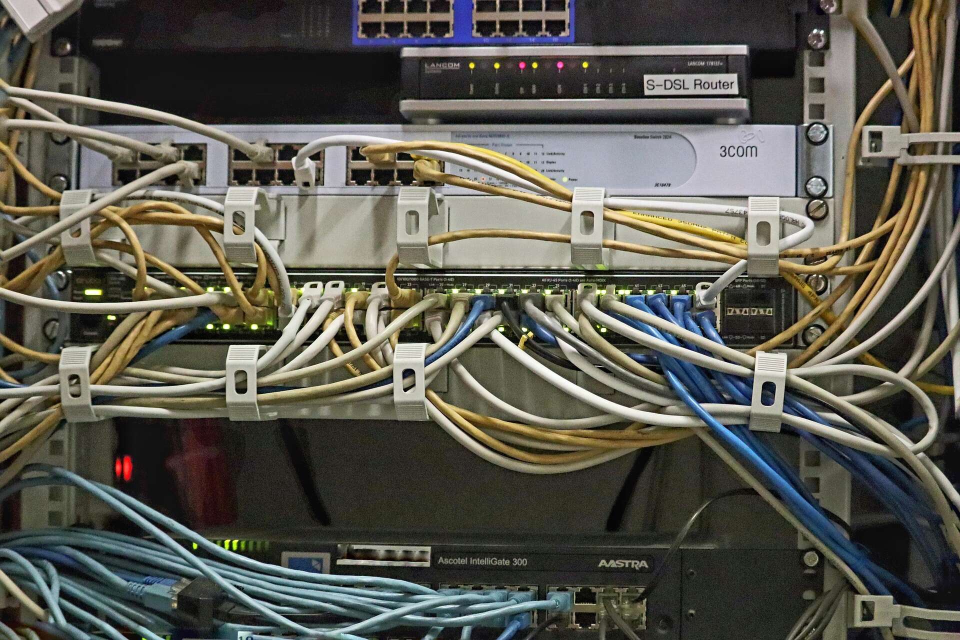 server-7014602_1920.jpg