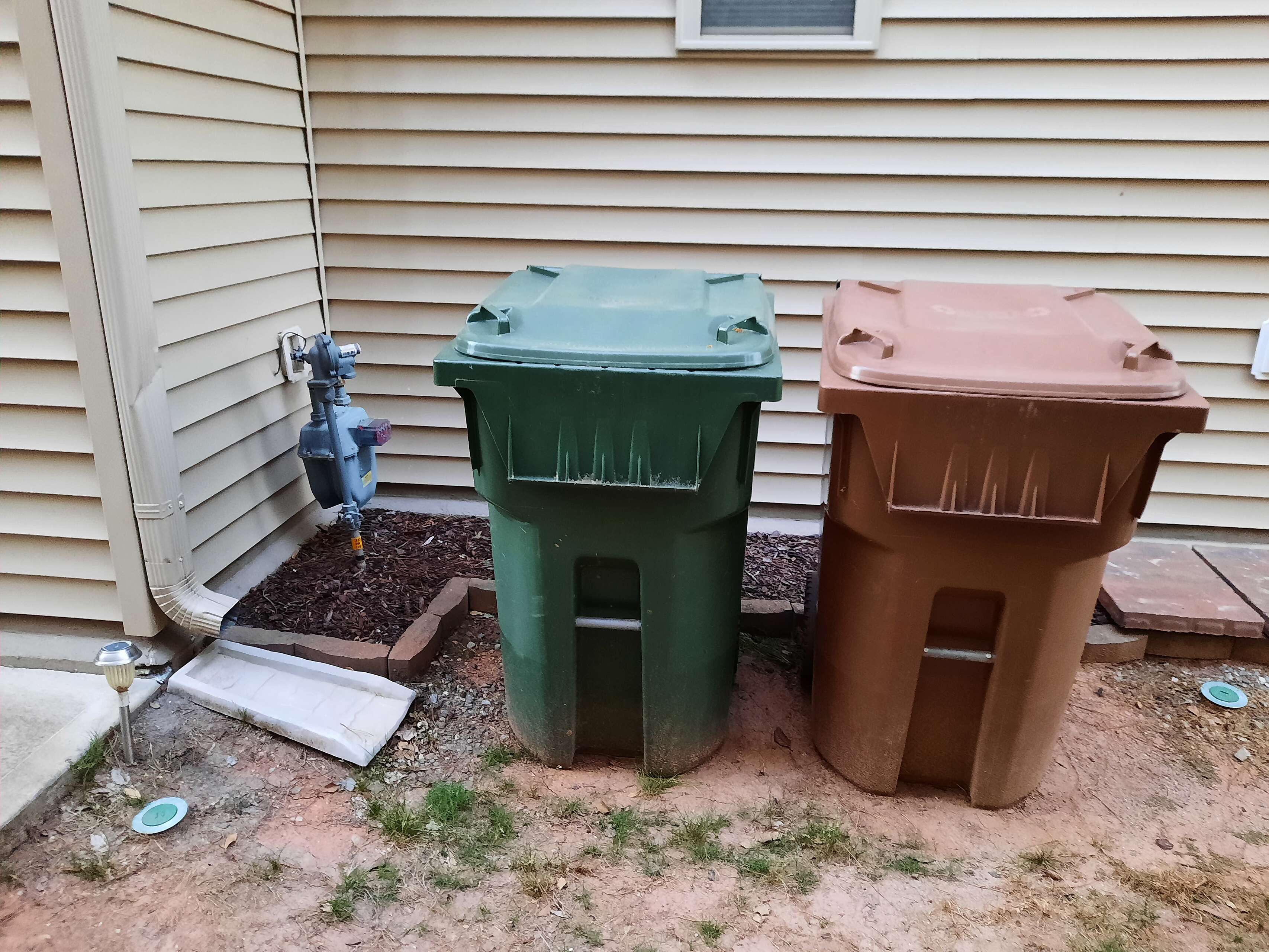 Trash Cans_May 2021.jpg