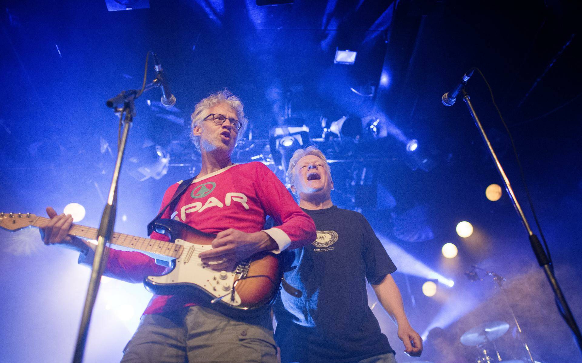 Pé Daalemmer en Rooie Rinus tijdens een optreden in Vara in Groningen in 2016. Foto Duncan.jpg